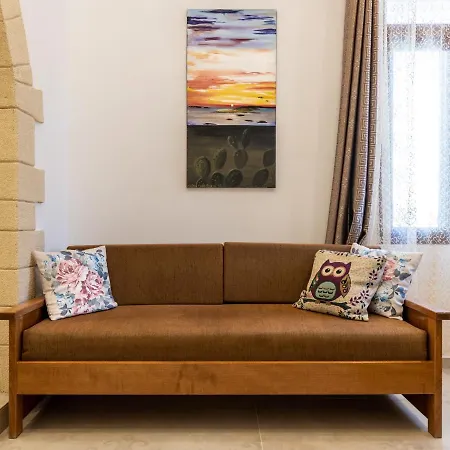 Bright And Cozy Studio 2